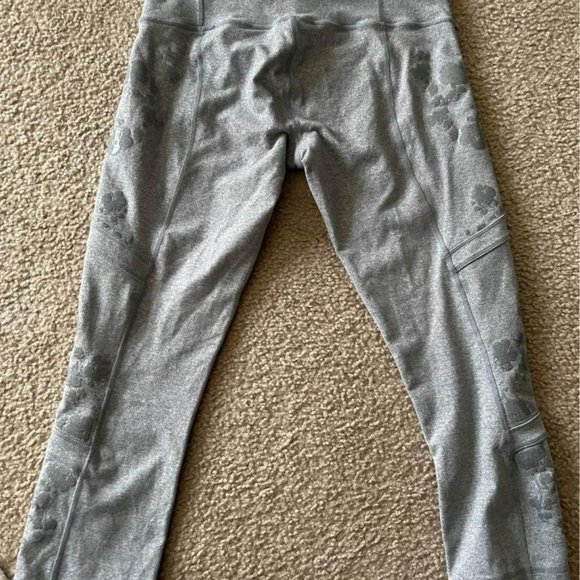 Lululemon gray leggings, size 8 - Picture 4 of 5